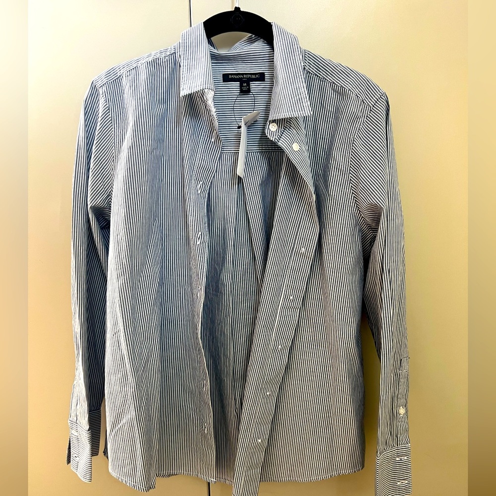 NWT Banana Republic blue and white striped button up size M
